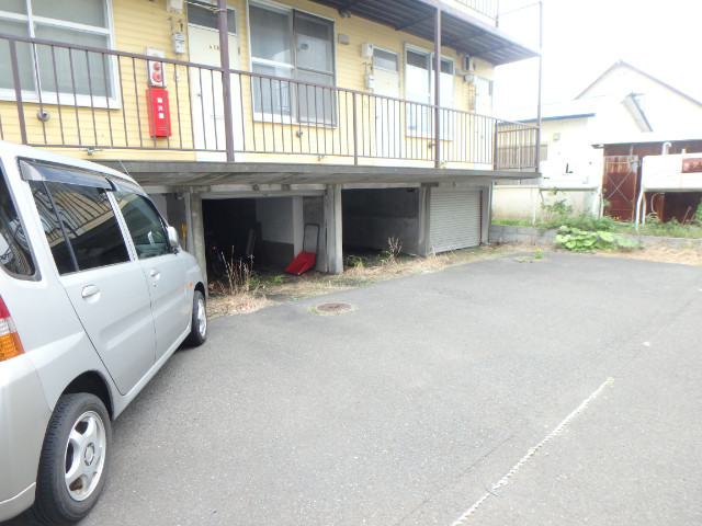 【苫小牧市泉町のアパートの駐車場】