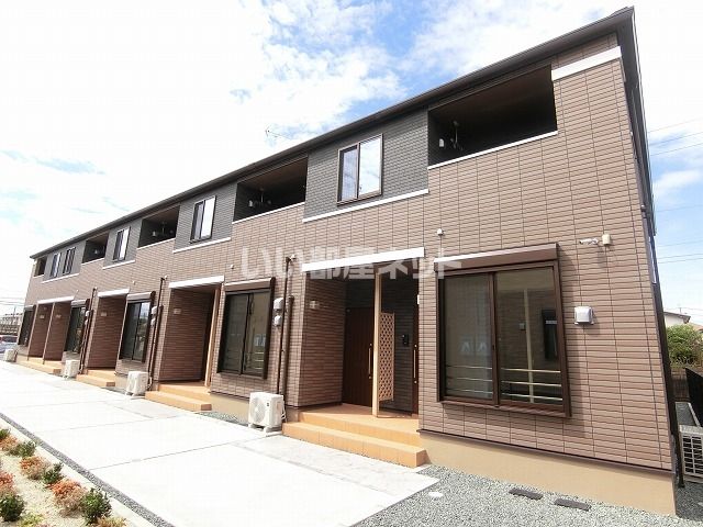 津市一身田平野のアパートの建物外観