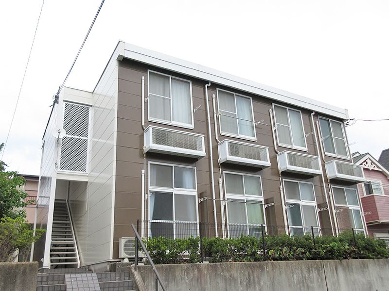 横須賀市鴨居のアパートの建物外観