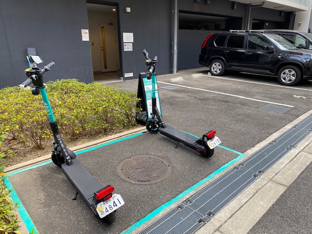 その他　マンション敷地内にレンタルの電動スクーターが！！