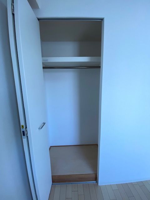収納　奥行きのあるクローゼット。収納力あり！写真は同タイプのもの