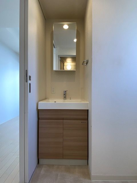 洗面設備　洗面室は使いやすい独立型。