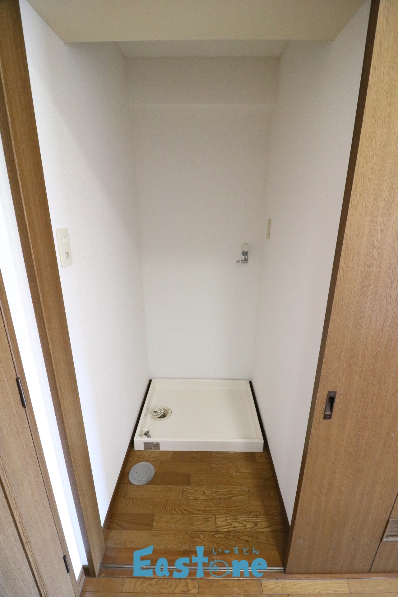 洗面設備　室内洗濯パンが嬉しい♪ドア付きなのもgood