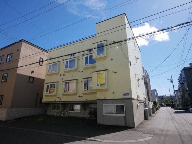 札幌市北区北三十六条西のアパートの建物外観