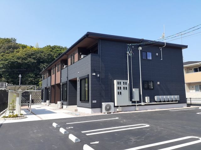 【福山市沼隈町大字草深のアパートの建物外観】