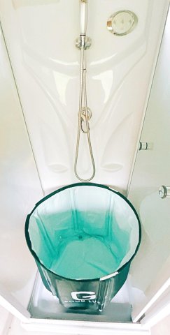 バス・シャワールーム　ポータブルバスタブ＋シャワーブース