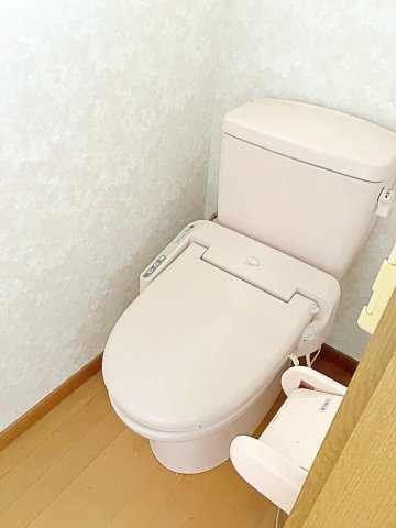 トイレ　温水洗浄便座付きトイレ