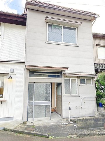 建物外観　木造2階建てです