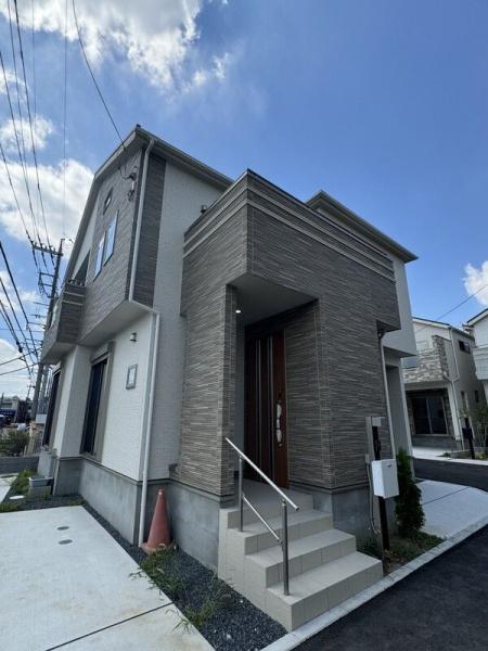 BLOOMING MAISON草加市吉町3丁目貸家1号棟の建物外観