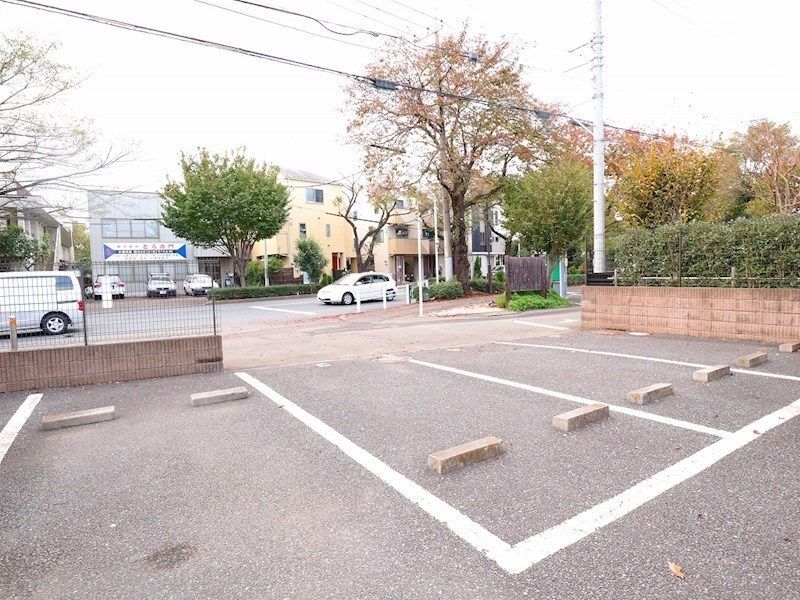 【小金井市貫井南町のアパートの駐車場】