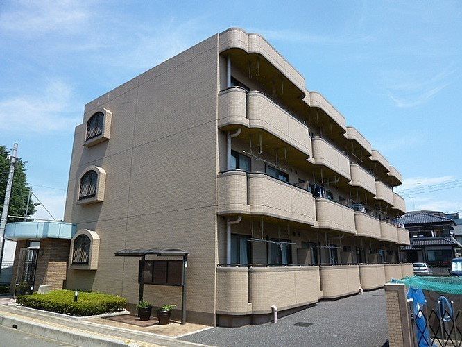 富士見市大字鶴馬のマンションの建物外観