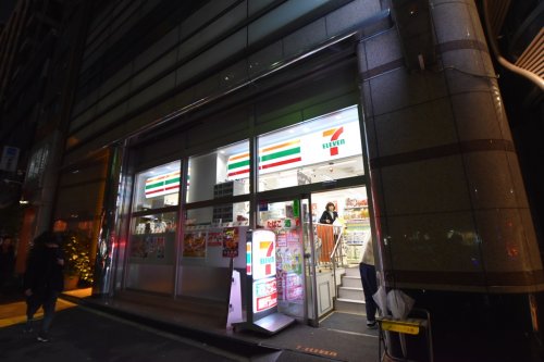 【港区西麻布のマンションのコンビニ】