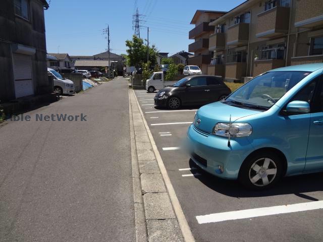 【グランシャリオ・リラの駐車場】