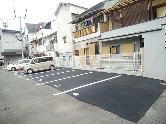 【大阪市平野区平野宮町のマンションの駐車場】