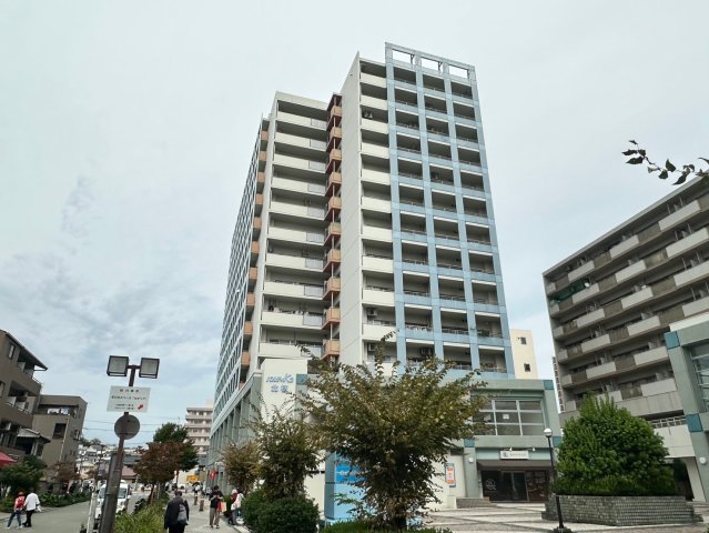 川西市栄町のマンションの建物外観