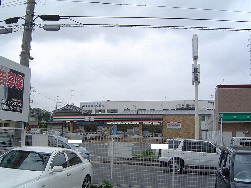 【レスパス城陽のコンビニ】