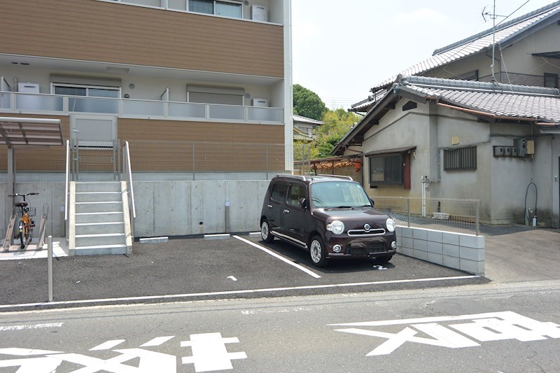 【クリエオーレ藤阪元町の駐車場】