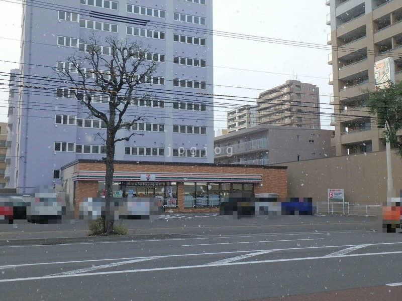 【札幌市中央区北二条西のマンションのコンビニ】