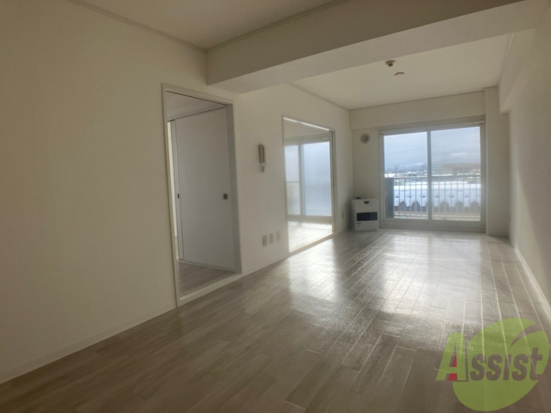 居室・リビング　広くてキレイなお部屋が広がっていて、充実した生活が送れそう。