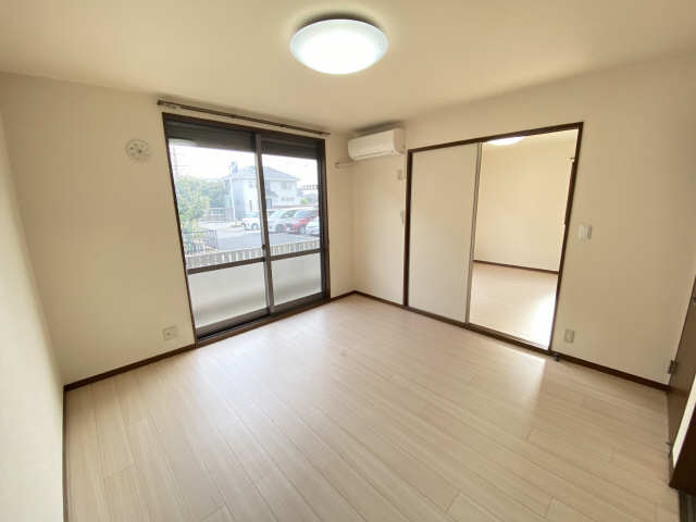 居室・リビング　７・４帖の洋室　余裕があります