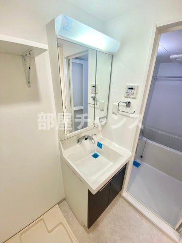 洗面設備　朝の支度にも助かる、独立の洗髪洗面化粧台