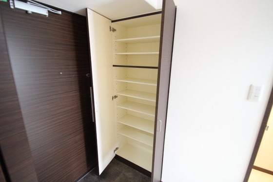 玄関　※別部屋の写真です