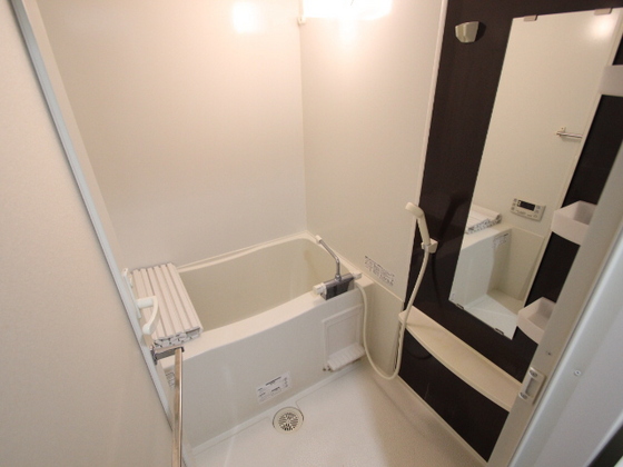 バス・シャワールーム　※別部屋の写真です