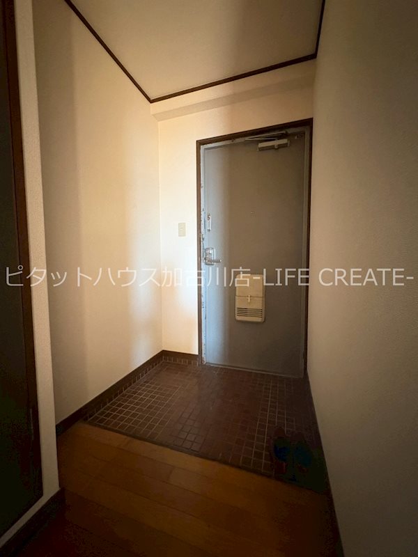 玄関　写真は402