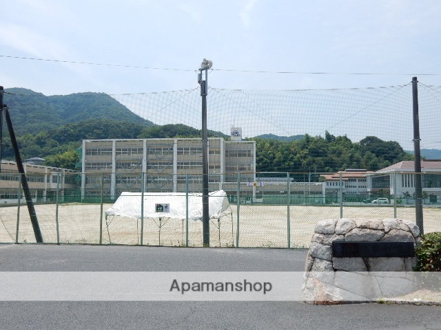 中学校　岡山市立灘崎中学校（中学校）まで600m