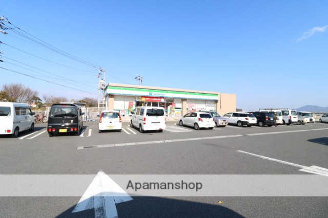 コンビニ　ファミリーマート／片岡店（コンビニ）まで1200m
