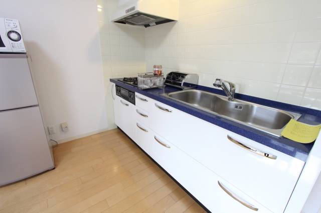 キッチン　ガスコンロは３口です