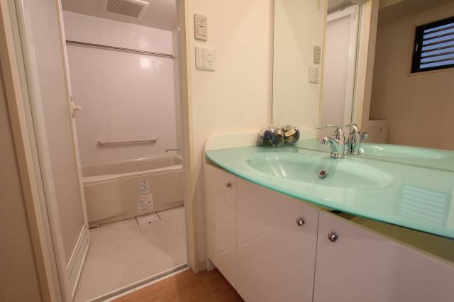洗面設備　毎朝の支度もラクラク