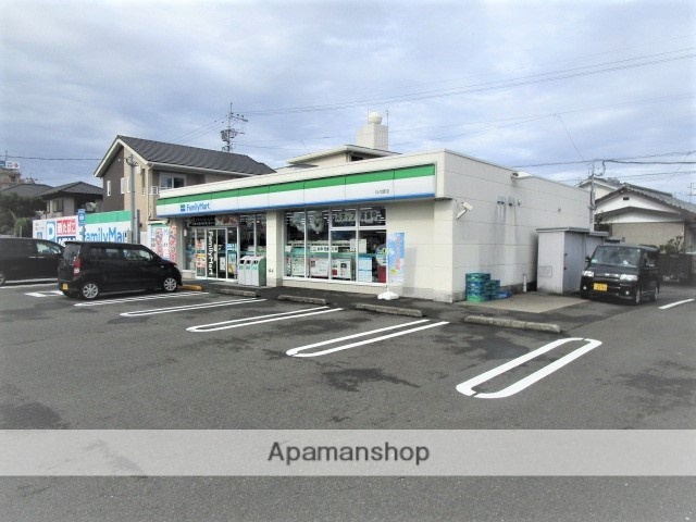 コンビニ　ファミリーマート（コンビニ）まで783m