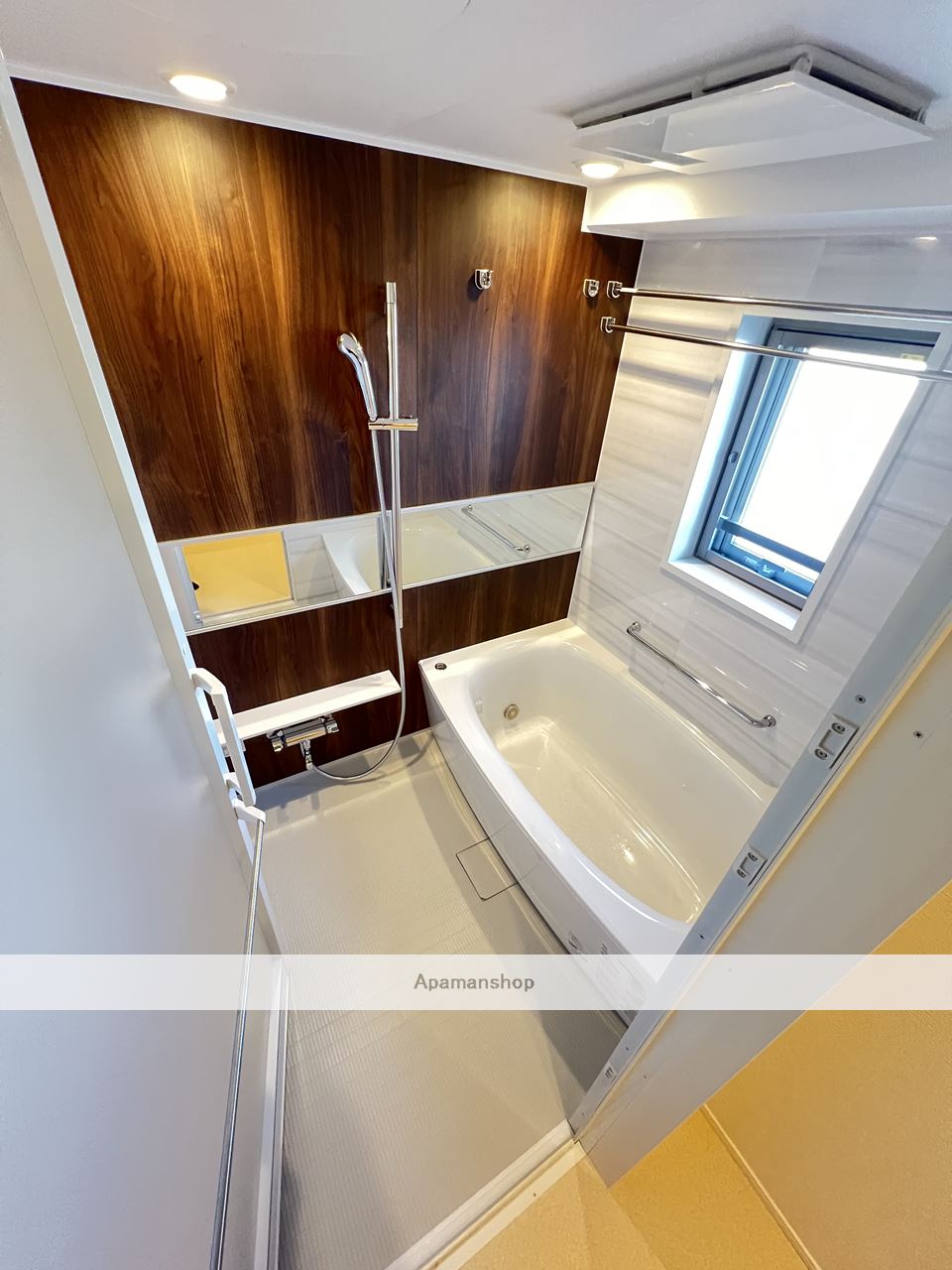 バス・シャワールーム　※同物件、別部屋の写真です。