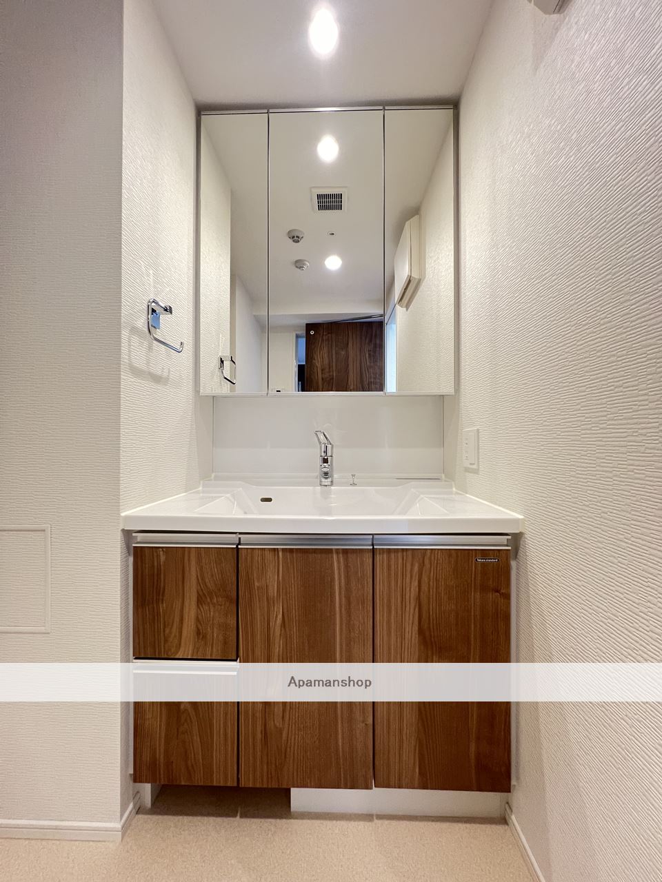 洗面設備　※同物件、別部屋の写真です。