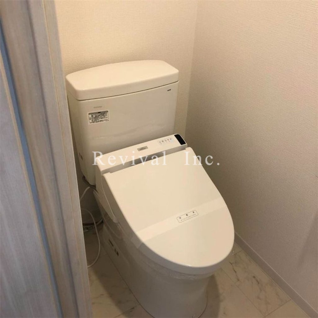 トイレ　シャワートイレ完備でございます