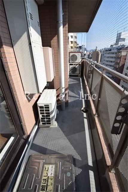 バルコニー　広々したバルコニーでございます