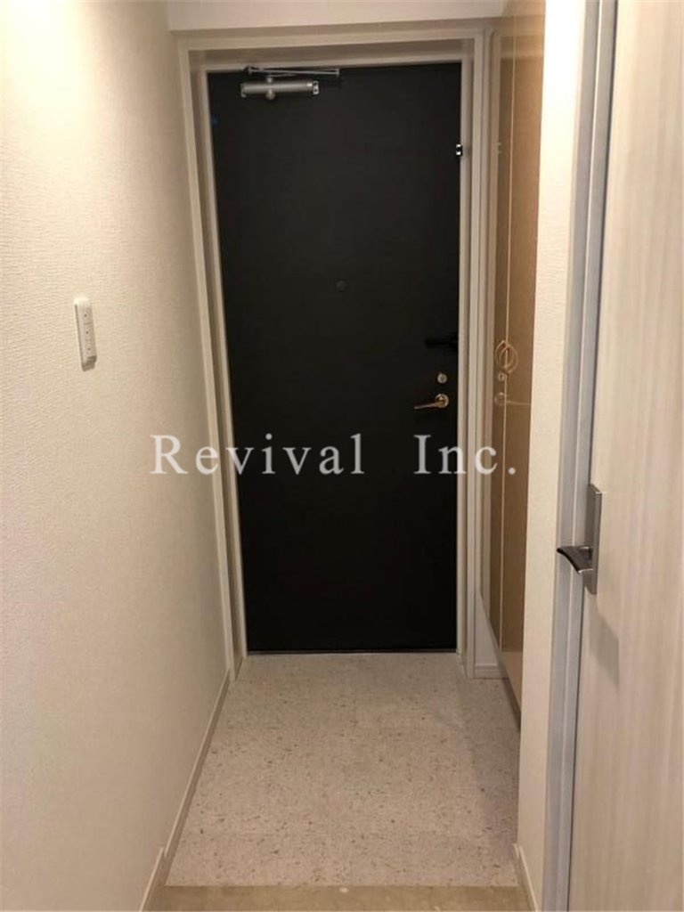 玄関　スッキリとした玄関でございます