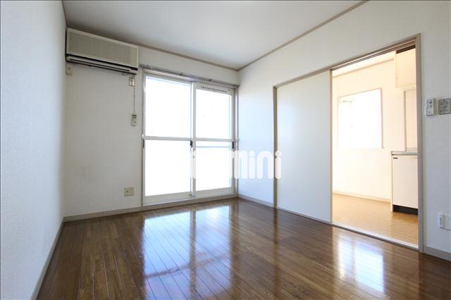 居室・リビング　フローリングが綺麗なお部屋です