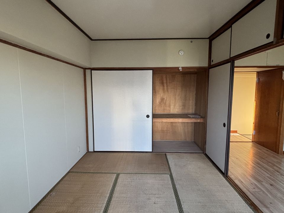 その他部屋・スペース　ベランダ側の和室６．０畳（畳交換します）