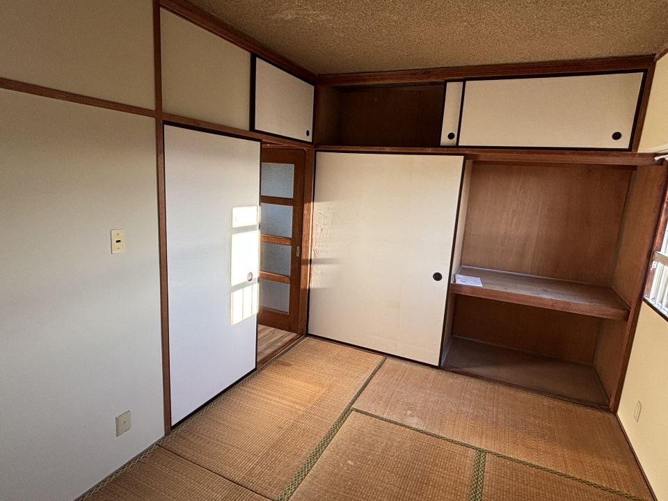 その他部屋・スペース　玄関側の和室６．０畳（畳交換します）