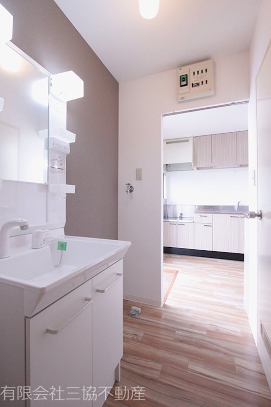 その他　洗髪洗面台＋洗濯機置き場