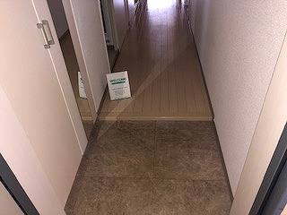 地下鉄東山線 本山駅 徒歩5分 2階建 築20年の玄関写真