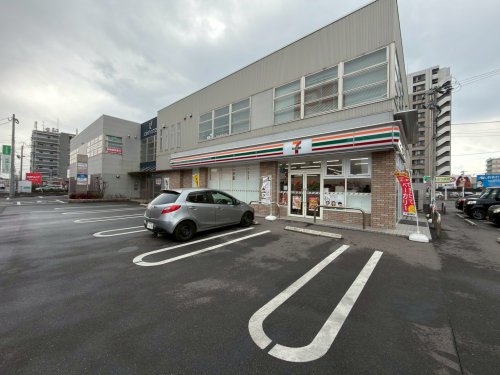 コンビニ　セブンイレブン 中津中殿町3丁目店（コンビニ）まで176m