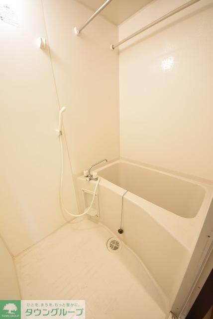 バス・シャワールーム　雨の日でも安心の浴室乾燥機ついてます