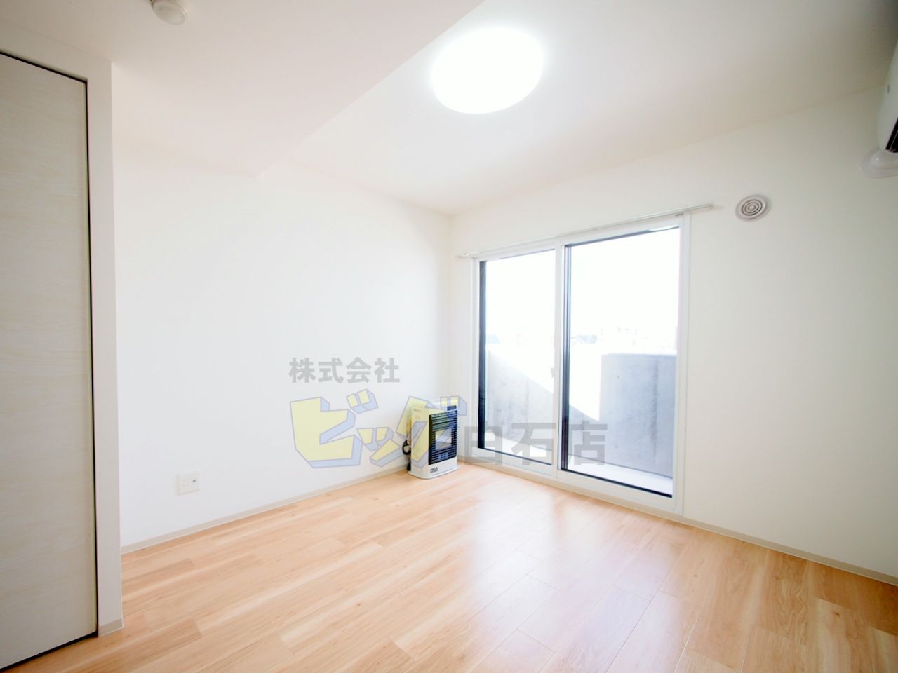 居室・リビング　窓が大きく明るいお部屋です♪