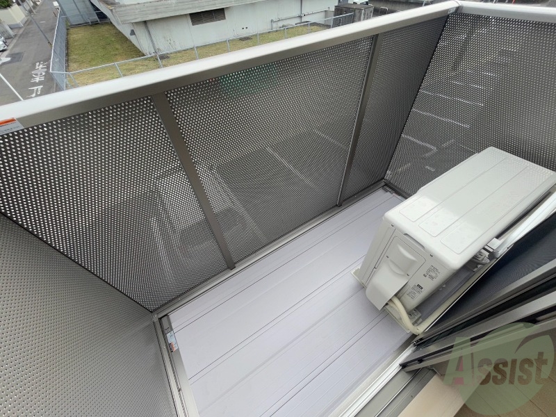 バルコニー　バルコニーが付いているので晴れた日は洗濯物が沢山干せますね。