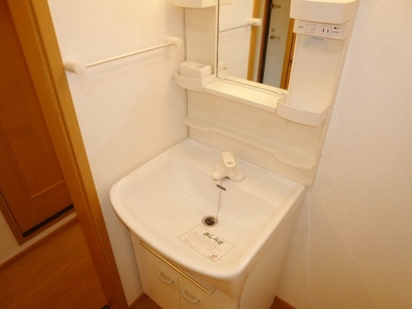 洗面設備　収納棚が便利な洗面台です！