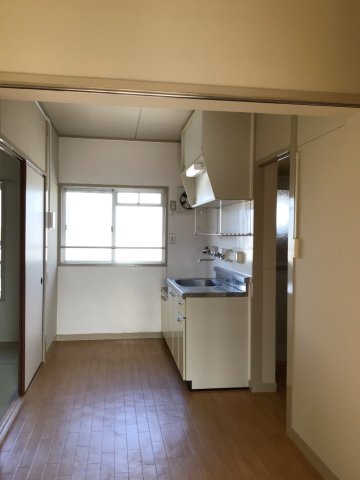 居室・リビング　写真は反転のお部屋のものです