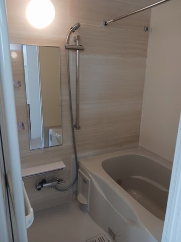 バス・シャワールーム　落ち着いた空間のお風呂です